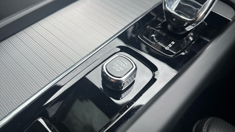 Volvo XC60 2.0 B5P Ultra Black Edition 5dr AWD Geartronic Petrol Estate